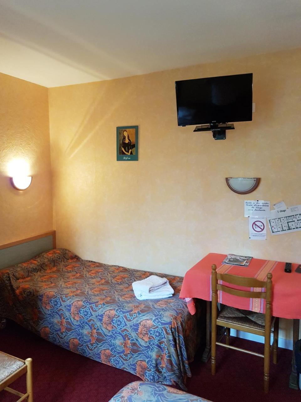 Hotel De La Gare Dol-de-Bretagne Room photo